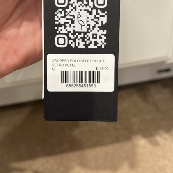 Sleeveless Cropped Polo With Self-Style Collar - Picture 3 of 3